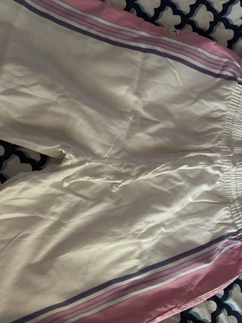 Toms Trunks pink and white pants L
